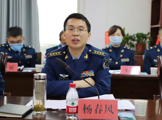 学校杨春风副政委代表张思兵校长,王宝红政委对镇安县医院取得的成绩