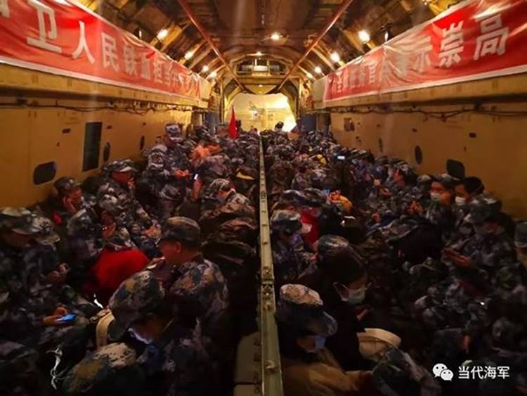 说明: “解放军来了,我们更加坚定必胜信心”