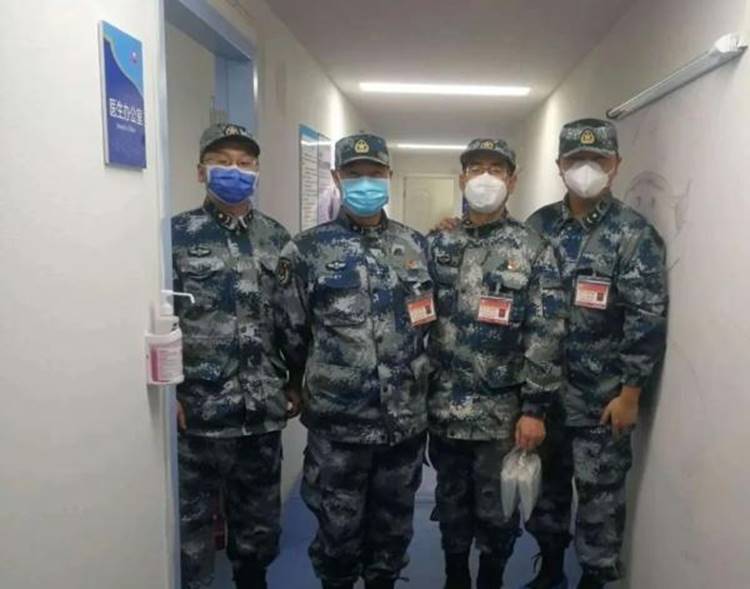 说明: 战“疫”一线丨进入“红区”,他们每分每秒都在和时间赛跑!