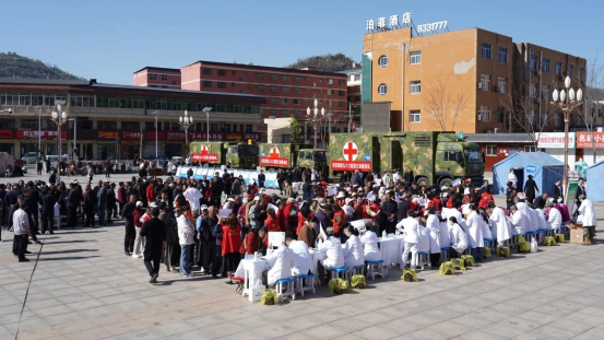 九八六医院开展“关爱革命老区、守护群众健康”大型义诊