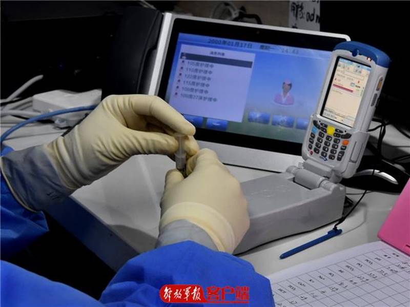 说明: 因为有你们,武汉走进了一个温暖的春天