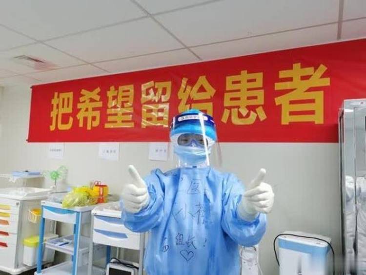 说明: “我想再多看你几眼,要记住你的容颜”