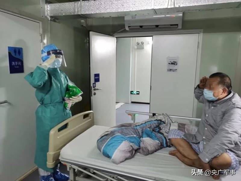 说明: 战“疫”日记丨那天,我在隔离区收获了一个军礼