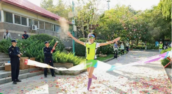 特色医学中心举办第三届“起跑新征程·奋飞新时代”秋季健康慢跑活动