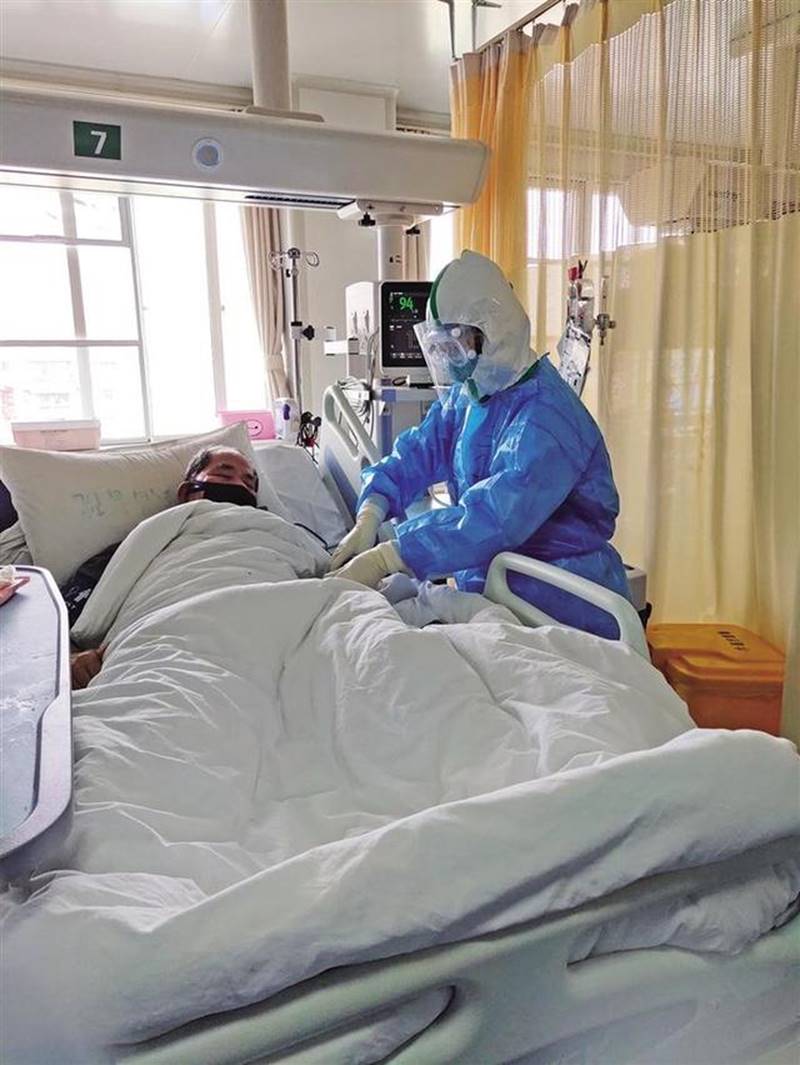 说明: 他们是最美逆行者,更是无畏的战士——空军军医大学支援湖北医疗队医护人员特写